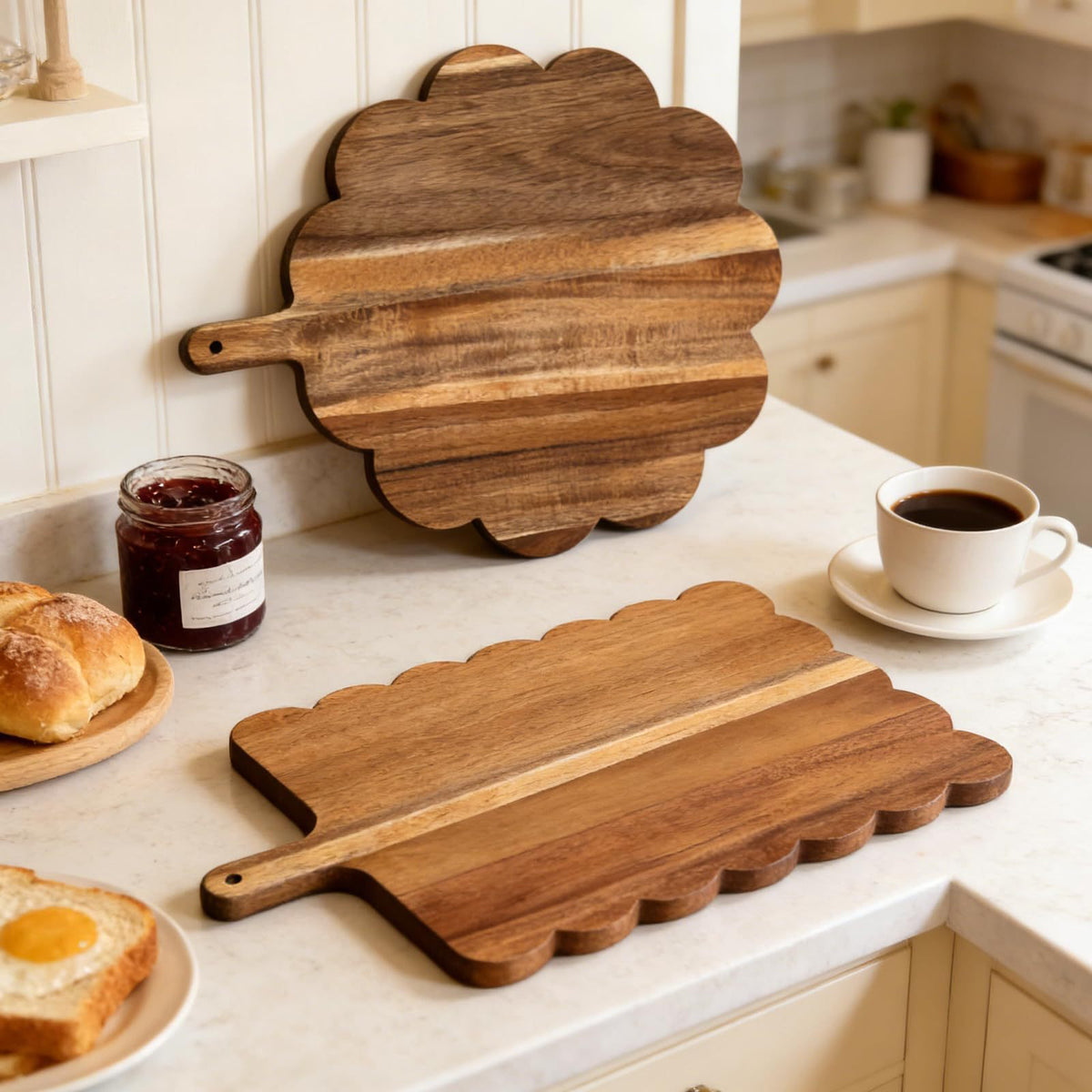 Solid Wood Cutting Board With A Floral-edge Handle For Home Kitchens