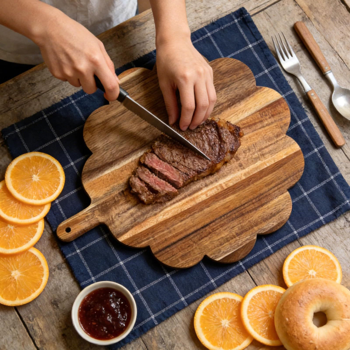 Solid Wood Cutting Board With A Floral-edge Handle For Home Kitchens